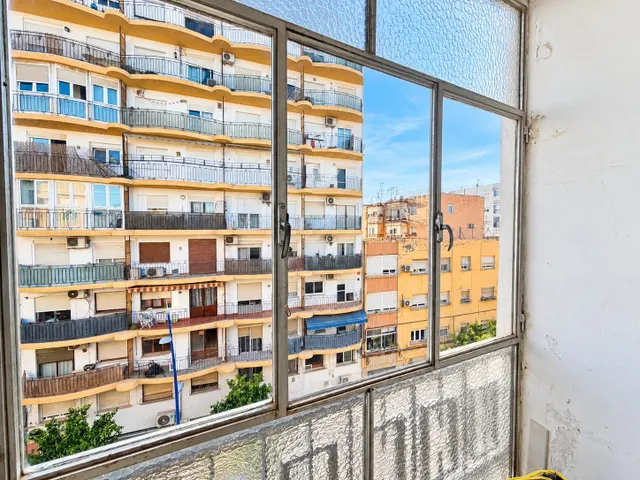 Piso en venta en avd. pablo iglesias, Almería – ideal para inversores  96.000€ — 10