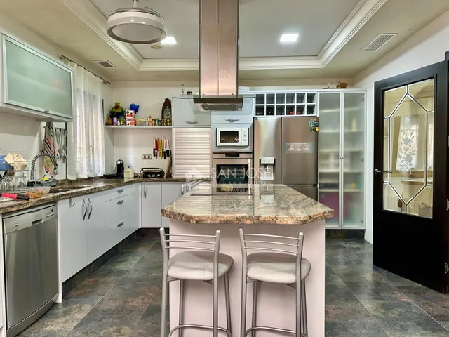 SE VENDE CASA EN MUY BUEN ESTADO EN EL CENTRO DE ASPE — 35