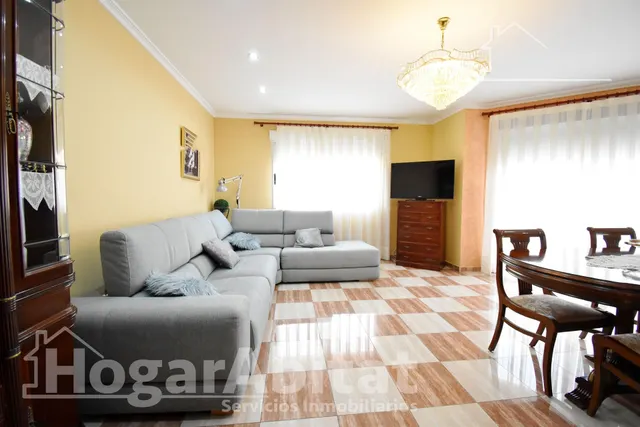 CASA SEMINUEVA CON GRAN TERRAZA Y GARAJE - foto 2