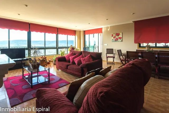 ¡Impresionante Chalet Familiar en Mogor, Marín! — 38