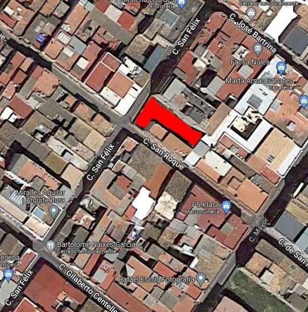 Terreno urbano en el centro de la población - foto 3