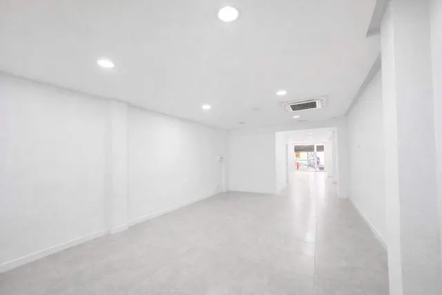 Local comercial alquilado de 107 m2 en pleno centro de Gandía – Ideal para inversionistas — 3