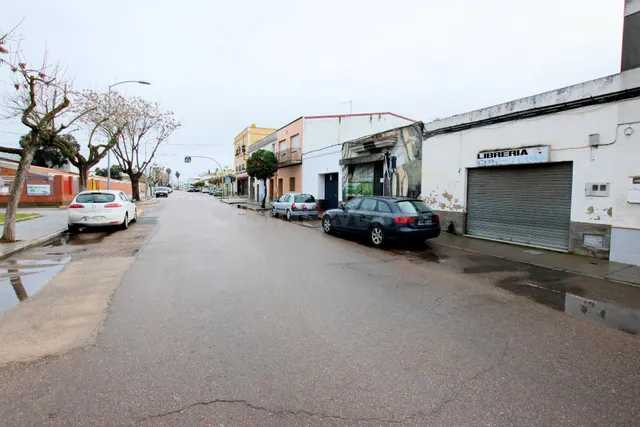 Local comercial en buena zona de Montijo