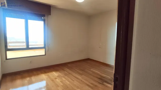 AMPLIO PISO EN VENTA CON VISTAS AL MAR Y UBICACIÓN PRIVILEGIADA EN ALICANTE — 16