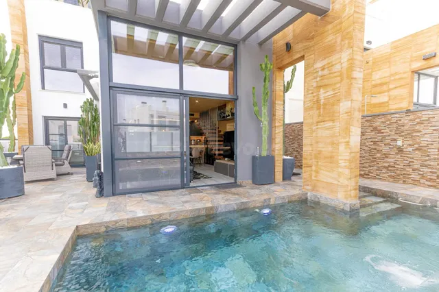 VILLA DE 3 DORMITORIOS Y 3 BAÑOS CON PISCINA EN LOMAS DE CAB