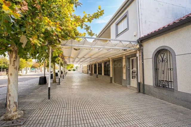 Local comercial de hostelería con gran terraza y salón de eventos en Guadiana. — 5