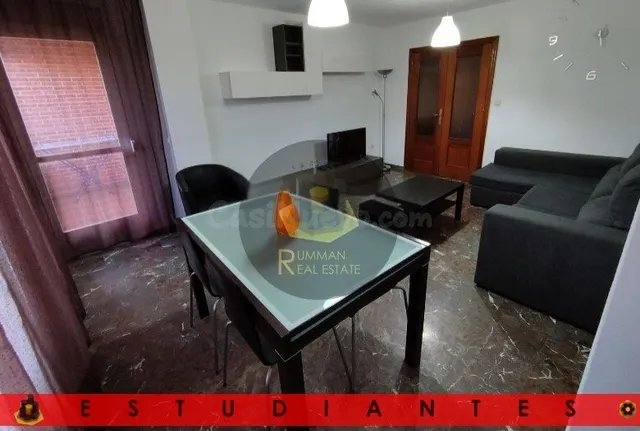 EST/ Piso amueblado para ESTUDIANTES con CUATRO dormitorios  - foto 2