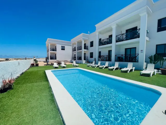 Estudio reformado con terraza privada, vistas al mar y puest - foto 2