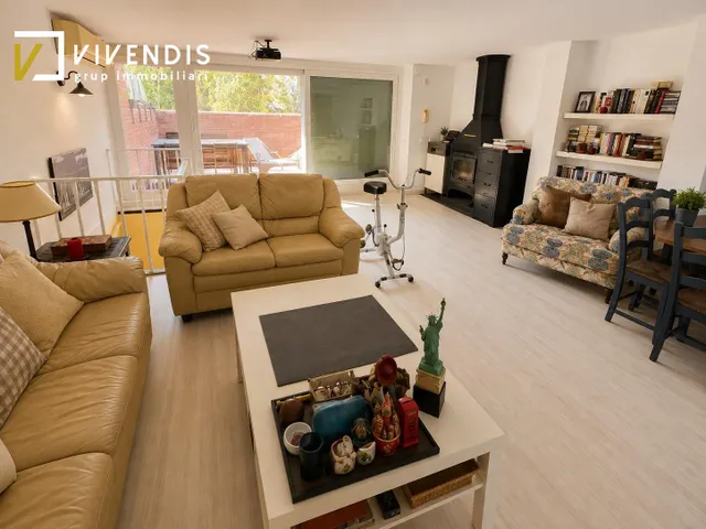 CASA EN VENTA - CIUTAT JARDÍ — 24