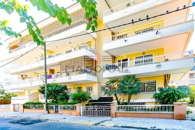 PLANTA BAJA A 200 METROS DE LA PLAYA CON GARAJE CERRADO PARA - foto 3
