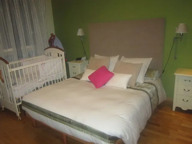 SE VENDE CHALET ADOSADO SEMINUEVO, 4 HAB., GARAJE DOBLE ,PATIO. PARA ENTRAR A VIVIR — 15