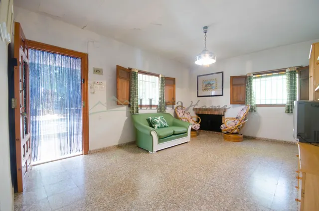 Ref. 04405.- EXCLUSIVA.- Chalet independiente con piscina en Urb. Camp Llíria. — 9