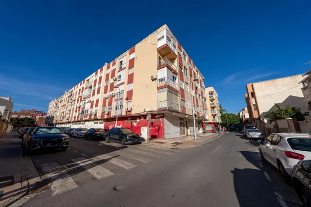 ¡Oportunidad a pasos del Paseo Marítimo de Almería! Piso de 