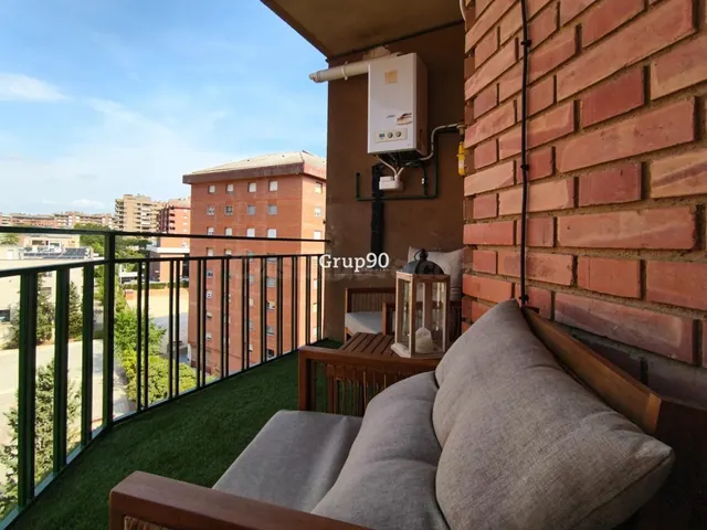 PISO DE 111 M2 TOTALMENTE REFORMADO CON 2 BALCONES JUNTO AL  - foto 2
