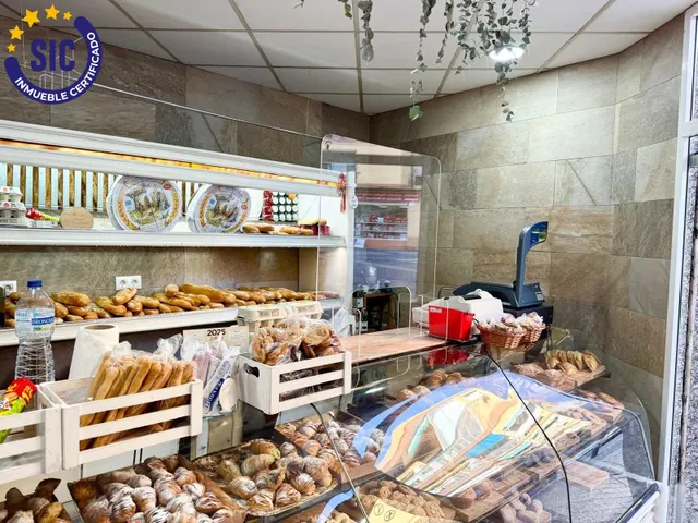 LOCAL COMERCIAL EN LA ZONA NOU MOLES — 13