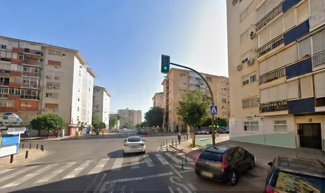 Inmueble Ocupado-Sin Posesión. Piso en venta en Avda. Ildefo - foto 2