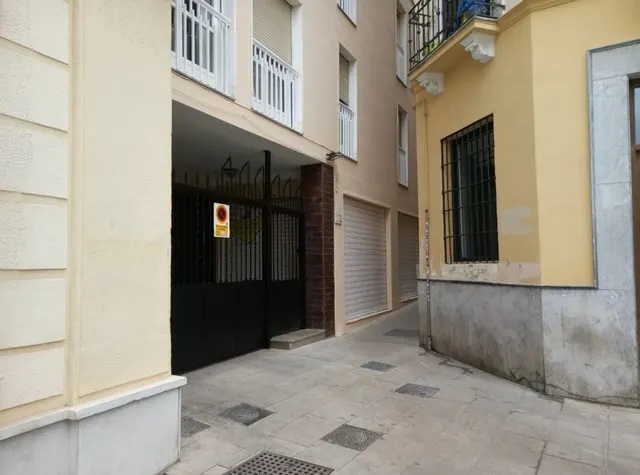Local comercial en Granada zona Centro, 183 m. de superficie, junto a la plaza de Derecho, — 10