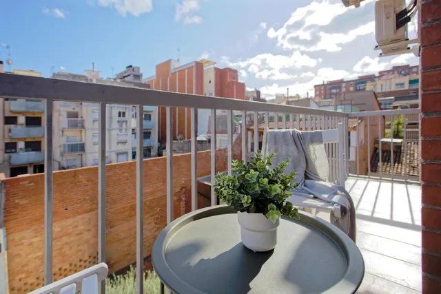 Espectacular piso reformado con terraza y orientación sur en - foto 3