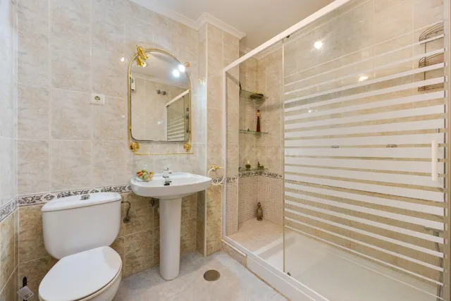 Amplio apartamento de 4 dormitorios en el corazón de Torrevi - foto 5