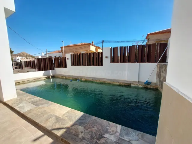 Fantástico Chalet de 4 Plantas con piscina en San De Los Ter - foto 2