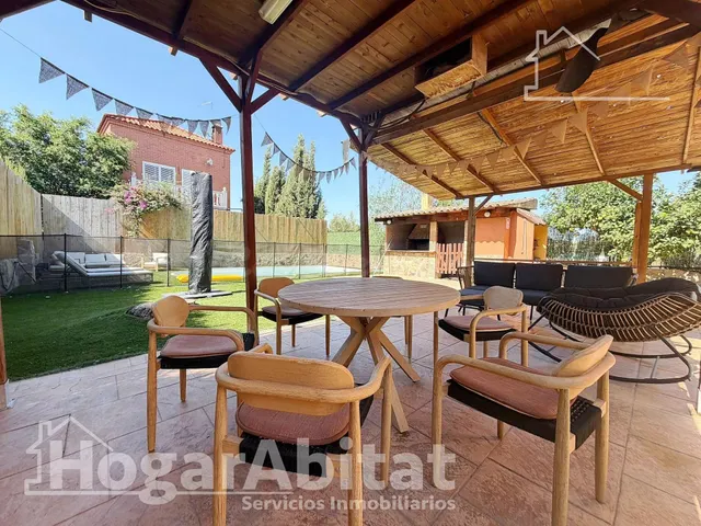 ¡PRECIOSO CHALET! AMPLIO Y REFORMADO CON PISCINA PRIVADA, GA - foto 2