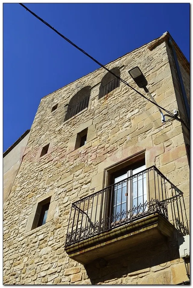 CASA DE PIEDRA ESQUINERA DE 257 M2 PRCTICAMNTE REFORMADA DE PIEDRA, 3 DORMITORIOS SUITES. — 10