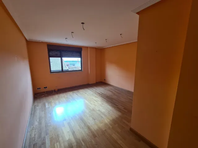 SE VENDE AMPLÍSIMO APARTAMENTO EN VALENCIA DE DON JUAN, COCI - foto 4