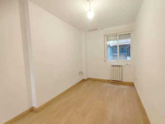 PISO DE 3 DORMITORIOS CON GRAN TERRAZA- C/ MIGUEL SERVET — 23