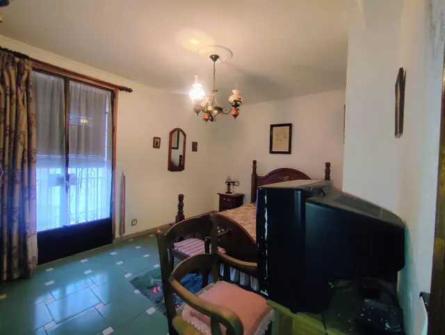 Estupenda casa, junto a la corredera con garaje,  con muchas posibilidades!!!! — 24