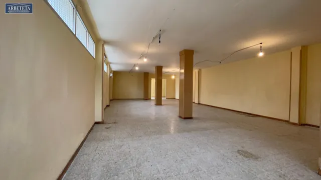 Se alquila local en la zona de Avd. del Ejercito, Guadalajara. — 25