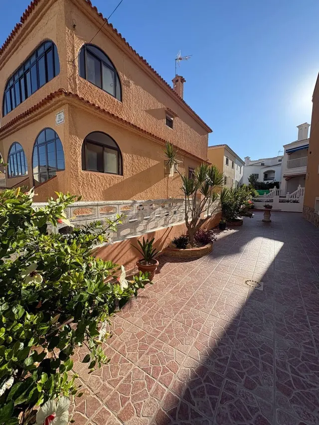 Chalet pareado con vistas al mar en Playa del Rey: un hogar junto al Mediterráneo para todo el año — 5