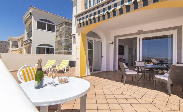 Exclusivo apartamento con amplia terraza y vistas al mar en Loma Verde — 8