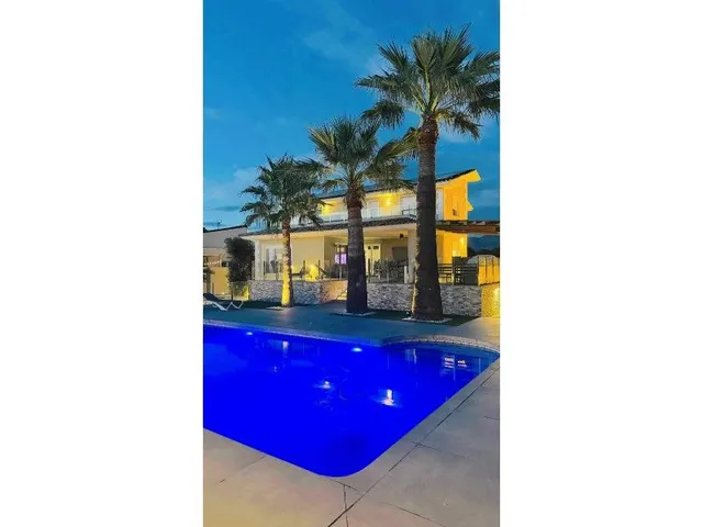 Villa 4 habitaciones 350m² en venta - Pueblo — 50