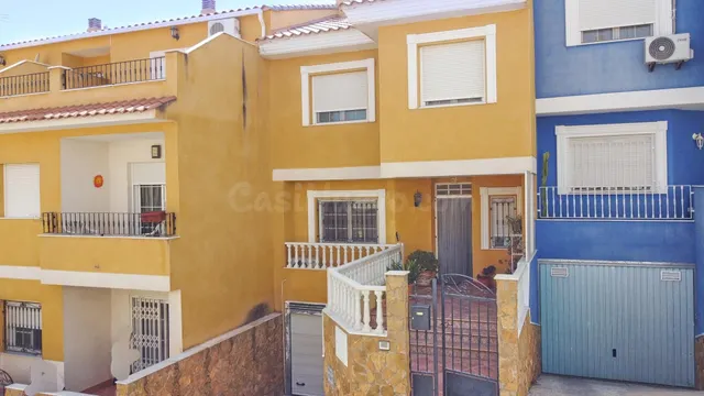 TRIPLEX EN FINES, COMO NUEVO