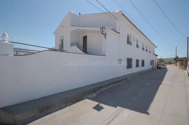 GRAN PARCELA CON VIVIENDA UNIFAMILIAR, 3 APARTAMENTOS, PISCI - foto 5