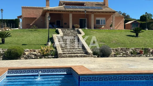 CHALET CON VISTAS ESPECTACULARES Y UBICACIÓN PRIVILEGIADA A  - foto 4