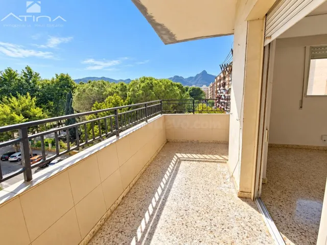 Piso amplio en Gandía en zona parque San Pere, con 4 dormito