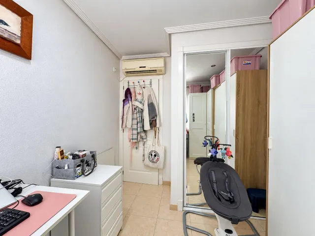 Amplio adosado de 4 dormitorios con solárium, garaje/sótano y piscina comunitaria — 33