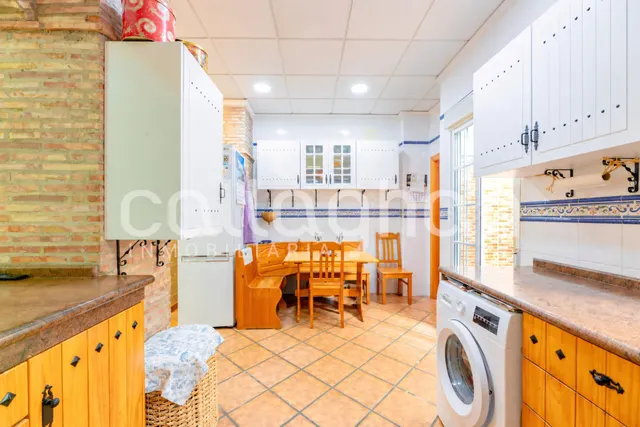 Amplia casa de pueblo con 6 habitaciones en Moncada — 34
