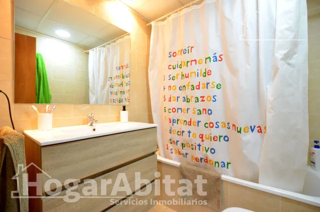 ¡vistas despejadas! amplio, alto y moderno con ascensor y balcón — 43