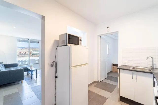 Apartamento renovado de 3 dormitorios con amplia terraza en Puerto Rico — 14