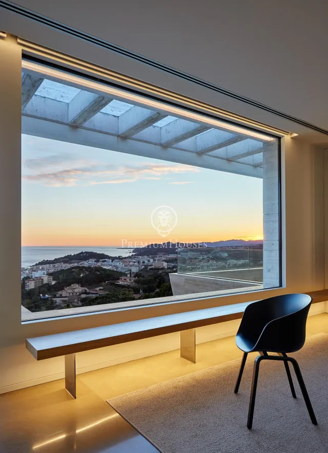 El carácter de la piedra natural con vistas de vértigo en alquiler en Lloret de Mar — 48