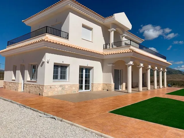 VILLAS DE OBRA NUEVA EN PINOSO — 3
