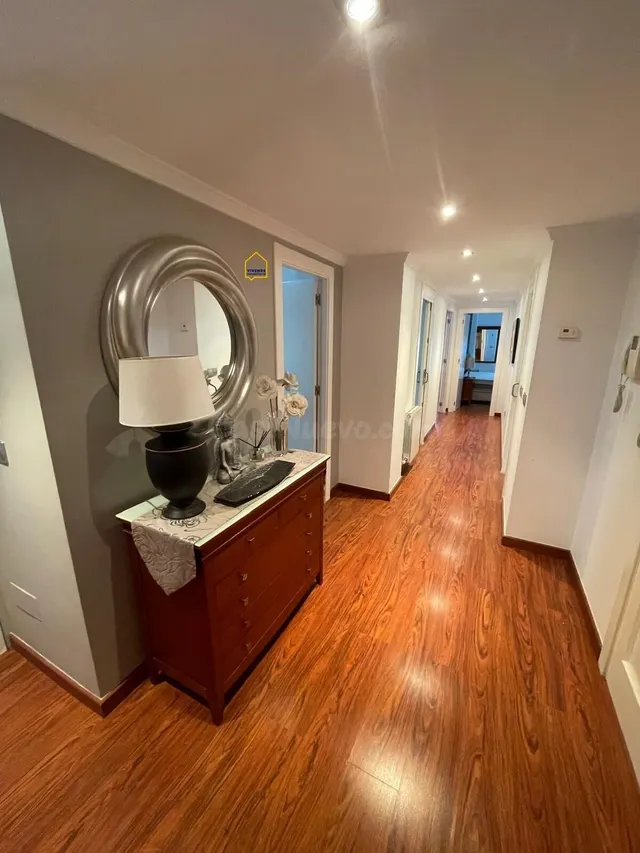 Piso moderno, de 3 dormitorios, con garaje en el centro de L - foto 4