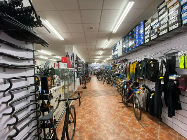 LOCAL COMERCIAL IDEAL INVERSORES EN ZONA PISCINAS DE MANRESA — 5