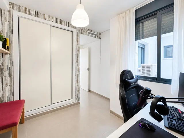 Vivienda de dos dormitorios actualmente alquilada , en zona Barranquet-Avda Alemania de Vila Real . — 13