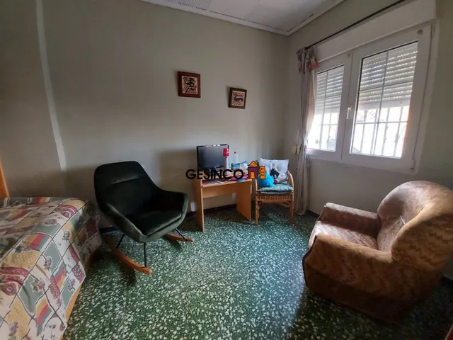 CASA DE PUEBLO CON MUCHAS POSIBILIDADES — 4