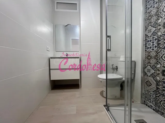 Encantador Piso Reformado en Córdoba - Zona Levante por €169 - foto 5