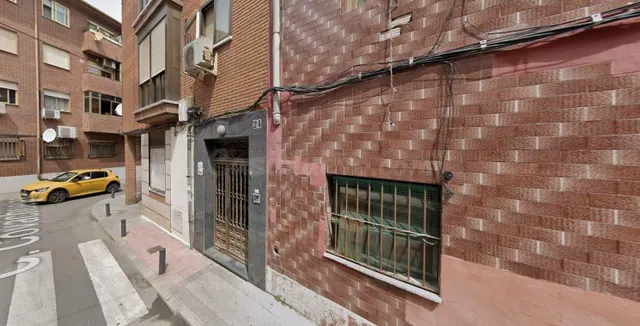 Se vende piso OKUPA en Madrid (Madrid). - foto 3