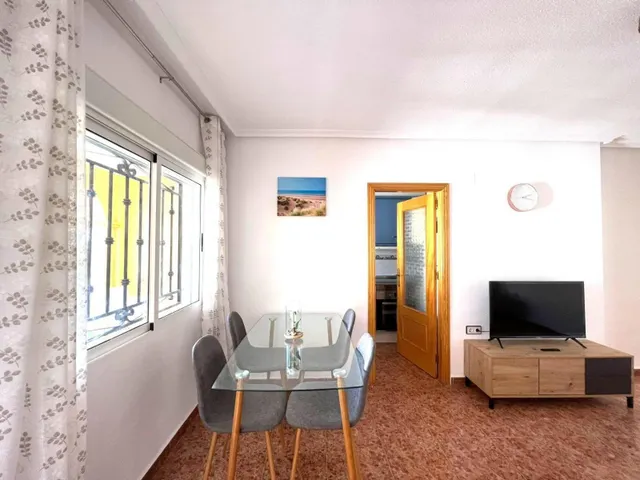 Acogedor Bungalow Semireformado en Los Balcones, Torrevieja — 8